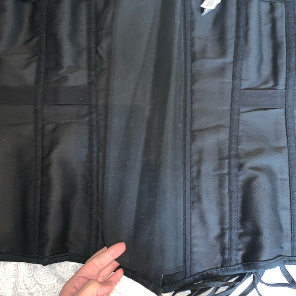 Steel boned corset - Picture 5 of 9